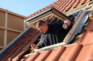 Pose de fenêtres de toit Velux à Lanhères